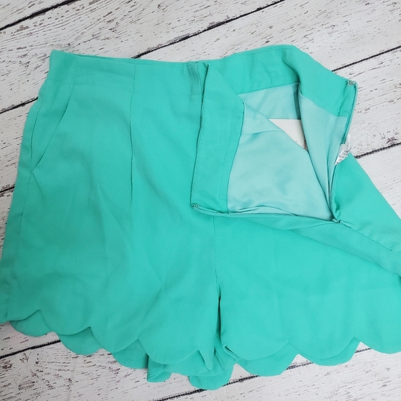 NWT  women's scalloped hem turquoise color  Mittoshop size Large - Picture 4 of 8